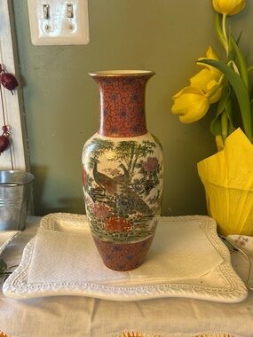 Sathuma Japan Decorative Collectible Vase Japanese Floral Peacock Design